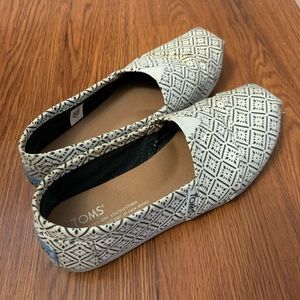Light print Toms